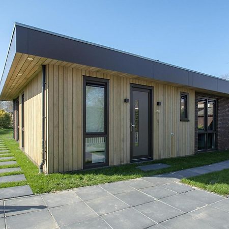 Vila Charming Bungalow With Garden Sint Maartensvlotbrug Exteriér fotografie