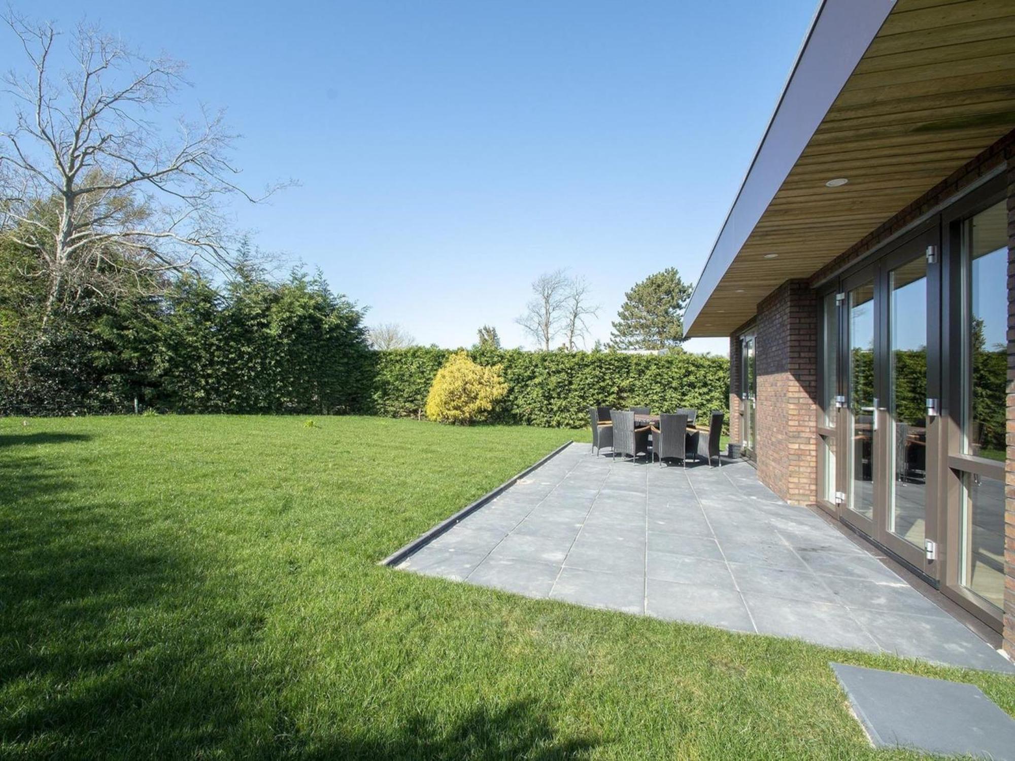 Vila Charming Bungalow With Garden Sint Maartensvlotbrug Exteriér fotografie