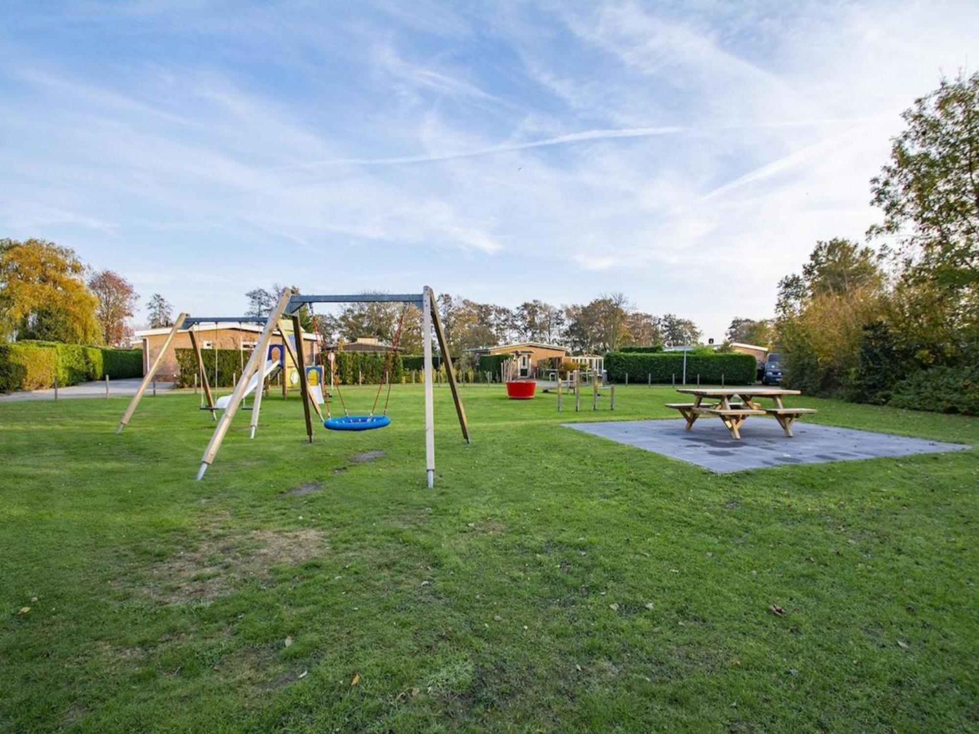 Vila Charming Bungalow With Garden Sint Maartensvlotbrug Exteriér fotografie
