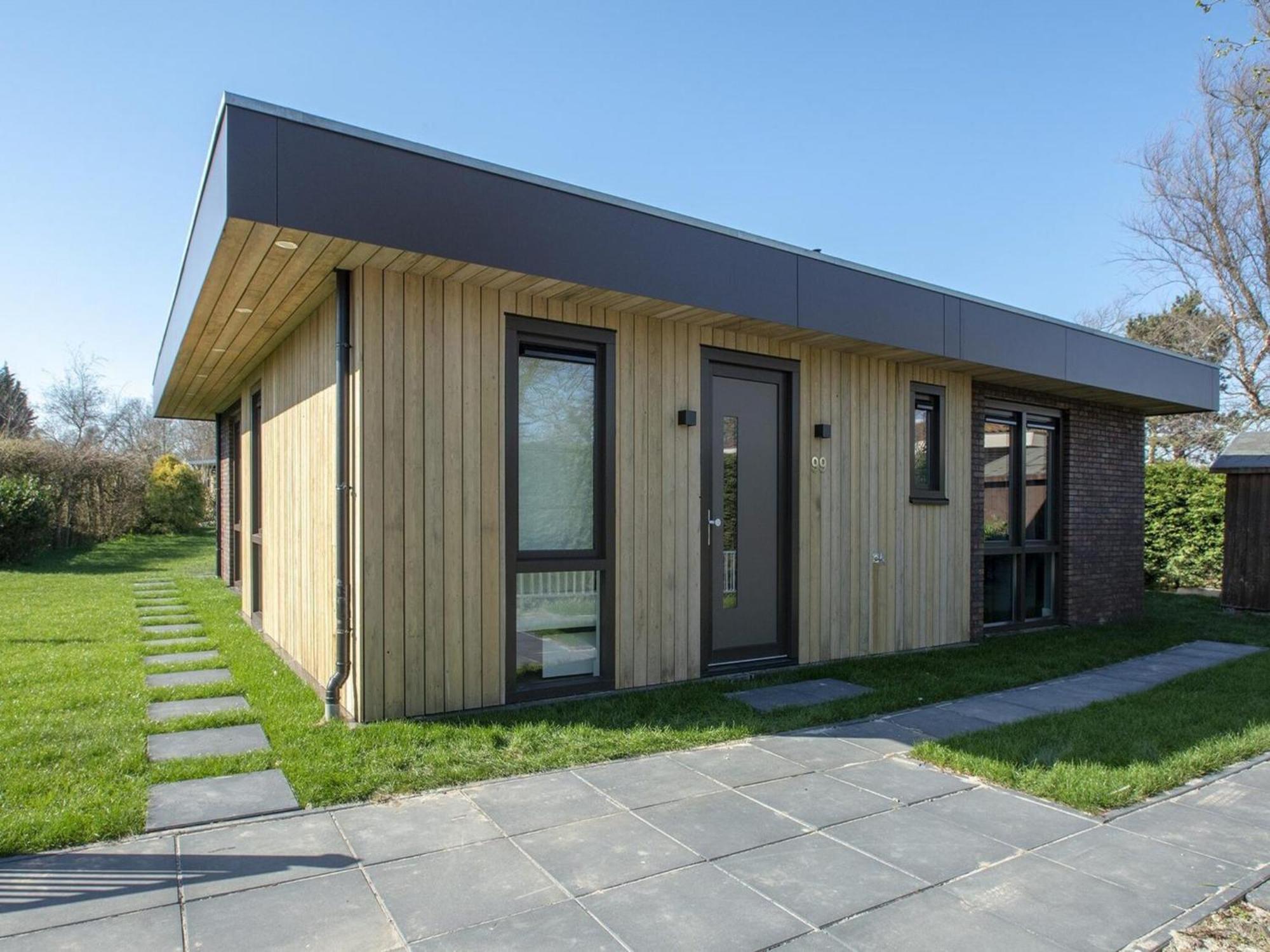 Vila Charming Bungalow With Garden Sint Maartensvlotbrug Exteriér fotografie